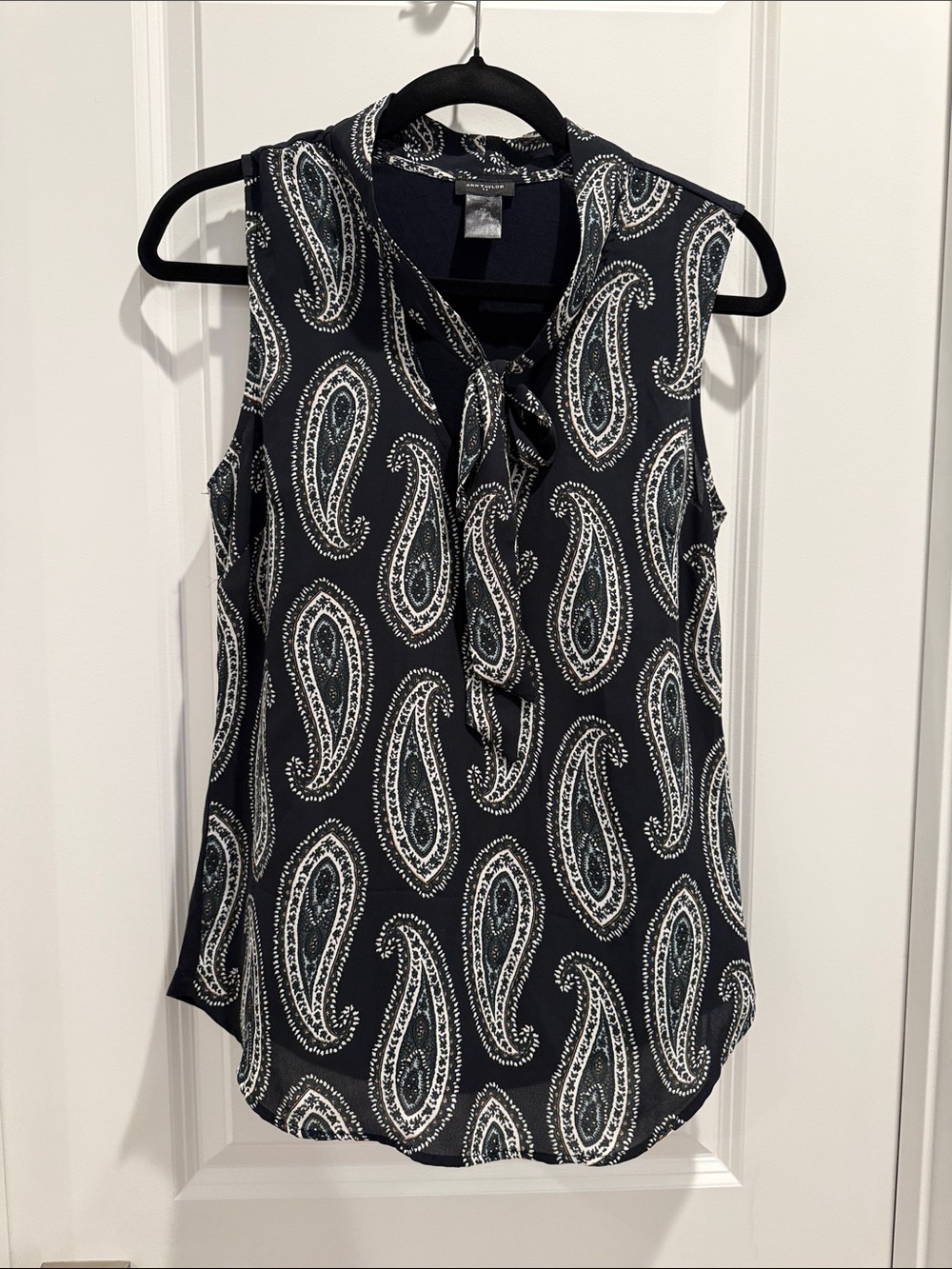 Ann Taylor Black & White Paisley Tie-Neck Sleeveless Camisole